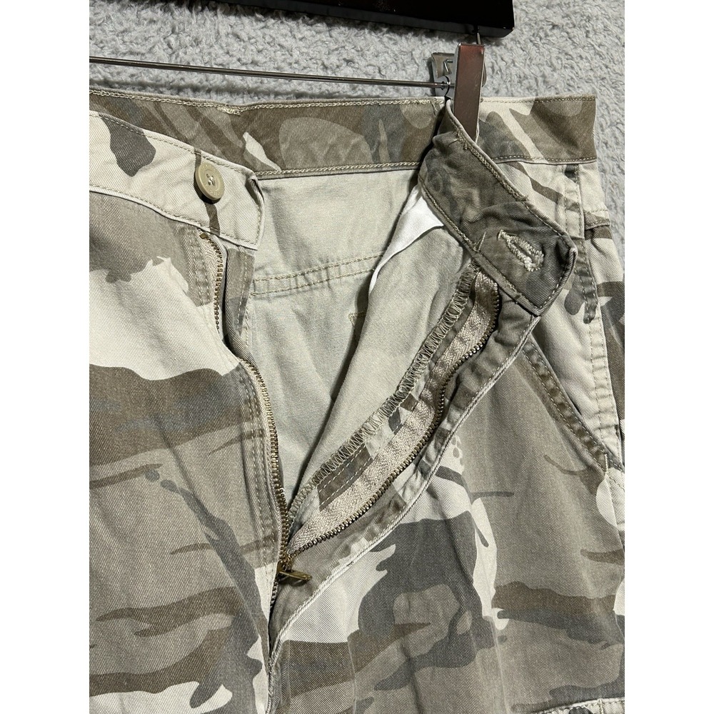 Vintage Wrangler Baggy Utility Cargo Shorts 36x9 Brushstroke Camo Y2K - Picture 6 of 8